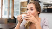 Omiljeni jutarnji ritual može vam napraviti kaos s hormonima i kilogramima, evo i kako
