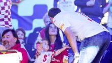 Presladak prizor s tribina: Domagoj Duvnjak pohrlio u najdraži zagrljaj