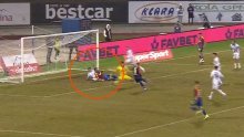 Pogledajte kako je Livaja spriječio gol Hajduka: Svi su vidjeli loptu u golu