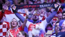 Hrvatski navijači u elementu: Ovako se bodre naši rukometaši u borbi za broncu