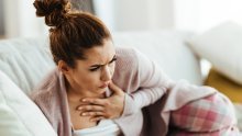 Ako vas muči uporan kašalj koji nikako ne prolazi, ovo je znak da je vrijeme za posjet liječniku