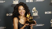Olivia Dean osvojila Grammy pa progovorila o Trumpu, baki i djedu: Evo zašto o njoj baš svi govore