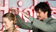 Prizor kao iz filma: Jacob Elordi kavalirskom gestom spasio Margot Robbie od pljuska