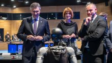 VIDEO Prvi hrvatski humanoidni robot nasmijao Plenkovića do suza