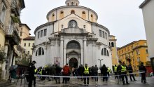 Uzinić okupio molitelje i kontraprosvjednike: 'Među nama ne bi trebali stajati kordoni policije'