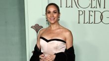Napokon je pogodila: Meghan Markle prekinula dosadan niz i oduševila u dramatičnoj haljini