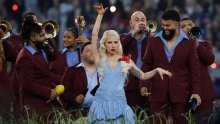 Lady Gaga ukrala show na Super Bowlu: Pogledajte haljinu o kojoj svi pričaju