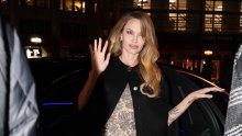 Angelina Jolie zadala je finalni udarac 'golom' haljinom: Ovo se zove elegancija