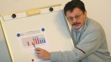 'Lovrinčević je dvorski ekonomist, u službi Vlade'