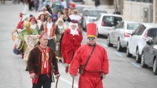 FOTO Karnevalsko ludilo traje i u Splitu: Maskirana povorka prošetala do Prokurativa