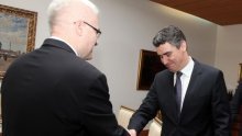 Pada potpora Milanovićevoj vladi, ali i Josipoviću