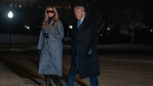 Melaniju Trump ismijavaju zbog sunčanih naočala usred noći: 'Što se ovdje događa?'