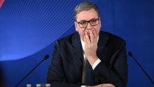 VIDEO Vučić natjerao ženu da pred punom dvoranom prizna kako nije majka svog djeteta