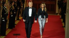 Melania Trump prekršila strogi kodeks: Umjesto večernje haljine odabrala upečatljive srebrne hlače
