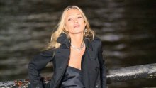 Kate Moss s 52 blista kao nikad: Ukrala show u slip haljini i baloneru koji svi žele