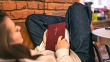 'Tihi preporod' koji nitko nije očekivao: Zbog generacije Z eksplodirala prodaja Biblije