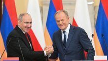 Premijer Armenije objavio još jedan bizaran video, ovaj put mu se pridružio i Donald Tusk