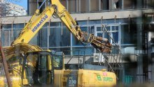 FOTO, VIDEO: Krenuli radovi na rušenju Vjesnika, pogledajte bagere u akciji