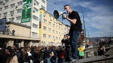 Stotinjak ljudi prosvjedovalo u Sarajevu: 'Djeca koju je ubio sistem'