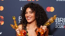 Olivia Dean pokorila Brit Awards: Četiri nagrade i titula nove kraljice britanskog popa