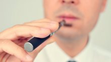 EU se e-cigaretama bori protiv pušenja, a u Hrvatskoj ih gaze