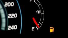 Čekate da auto dođe na rezervu prije nego što natočite gorivo? Evo zašto je to loša stvar