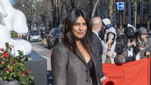 Lepršava suknja koja ne širi figuru: Priyanka Chopra ima savršen stajling za žene u 40-ima