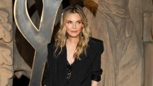 Uoči 68. rođendana Michelle Pfeiffer plijenila pažnju u odijelu ispod kojeg je provirivao čipkasti grudnjak