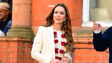 Kate Middleton spremna je za proljeće: Besprijekoran stajling ukrasila vijencima od ruža