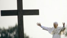 Papa: Živimo u novom Babilonu