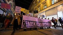 U Zagrebu brojni šetali u povorci za ženska prava: 'Žena-kičma otpora'