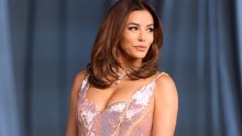 Eva Longoria ošišala svoju dugu kosu i oduševila trendi frizurom koja briše godine