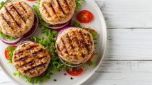 Mekani i sočni burgeri, a k tome i zdravi: Pripremaju se u tren oka, a savršeni su za ručak i večeru