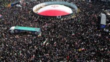 Tisuće na sprovodu Laridžanija u Teheranu: 'Nećemo se predati! Trumpe, uskoro ćemo te ubiti'