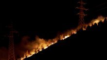 Vatra se širi iznad Solina - vatrogasci će na terenu biti cijelu noć