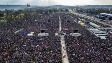 Oko 250 tisuća Čeha izašlo na prosvjed: Ne želimo postati Mađarska ili Slovačka