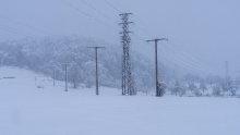 Kolaps u Lici: Dvije općine bez struje, kvarovi na dalekovodima u šumi zatrpanoj snijegom
