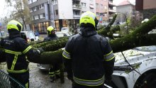 Opasnost i dalje traje: Nakon razornog nevremena službe cijelu noć na terenu
