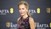 Gillian Anderson koristi jedan beauty proizvod na potpuno neočekivan način