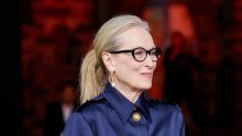 Pristaje baš svakoj figuri: Meryl Streep oduševila u haljini sa avangardnim detaljima