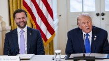 Trump na uskršnjem ručku provocirao JD Vancea: 'Savršeno građeni primjerak'