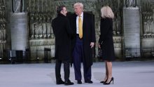 Trumpova šala o Brigitte Macron izazvala bijes, Macron mu javno uzvratio