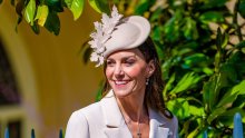 Odjeća umjesto riječi: Skriveno značenje bijelog outfita Kate Middleton na uskršnjoj misi