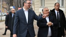 Video iz vlaka ponovno hit: Vučić i Orban mašu 'nevidljivim' ljudima