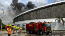 Šokantni prizori: Vatra progutala krov stadiona