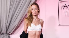 Sve je iznenadila: Olivia Wilde u minijaturnom topiću otkrila isklesane trbušnjake