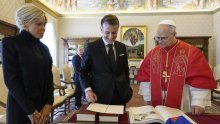 Papa ugostio Macrona: Posrijedi je njihov prvi susret