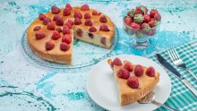 Ovaj kolač s jagodama nikad ne dočeka drugi dan, a brzo i lako se priprema