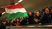 'Ruszkik haza!' odzvanjao je sinoć metroom u Budimpešti: Slogan koji je obilježio pad Orbána