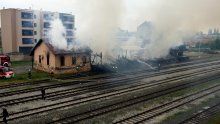 Dobre vijesti iz Osijeka: Ugašen požar skladišta HŽ-a, ozlijeđenih nema